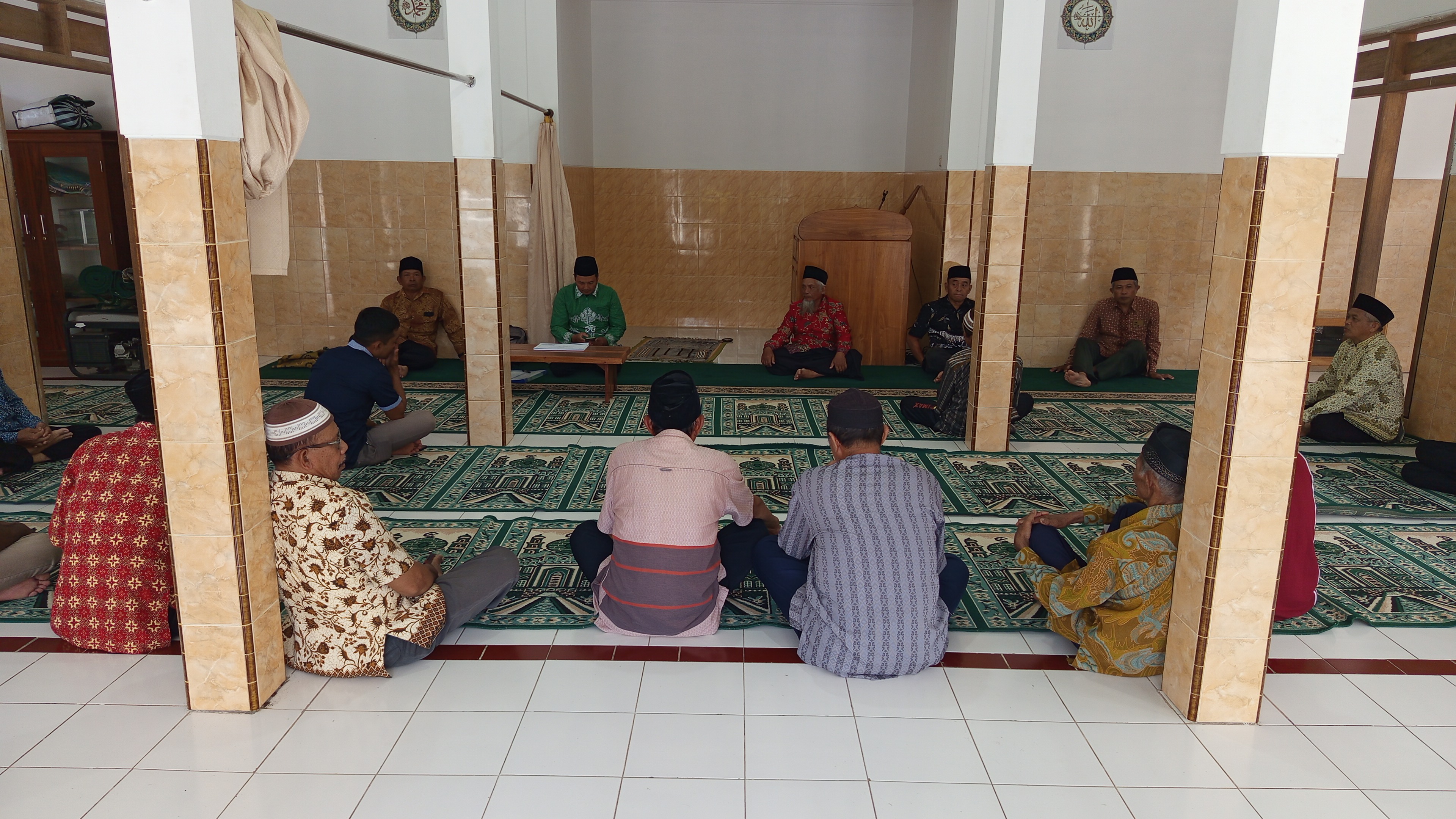 KEGIATAN IKRAR WAKAF DI MASJID DIBUAT BHAKTI NURUL IMAN DESA BULULAWANG KECAMATAN BAKUNG KABUPATEN BLITAR