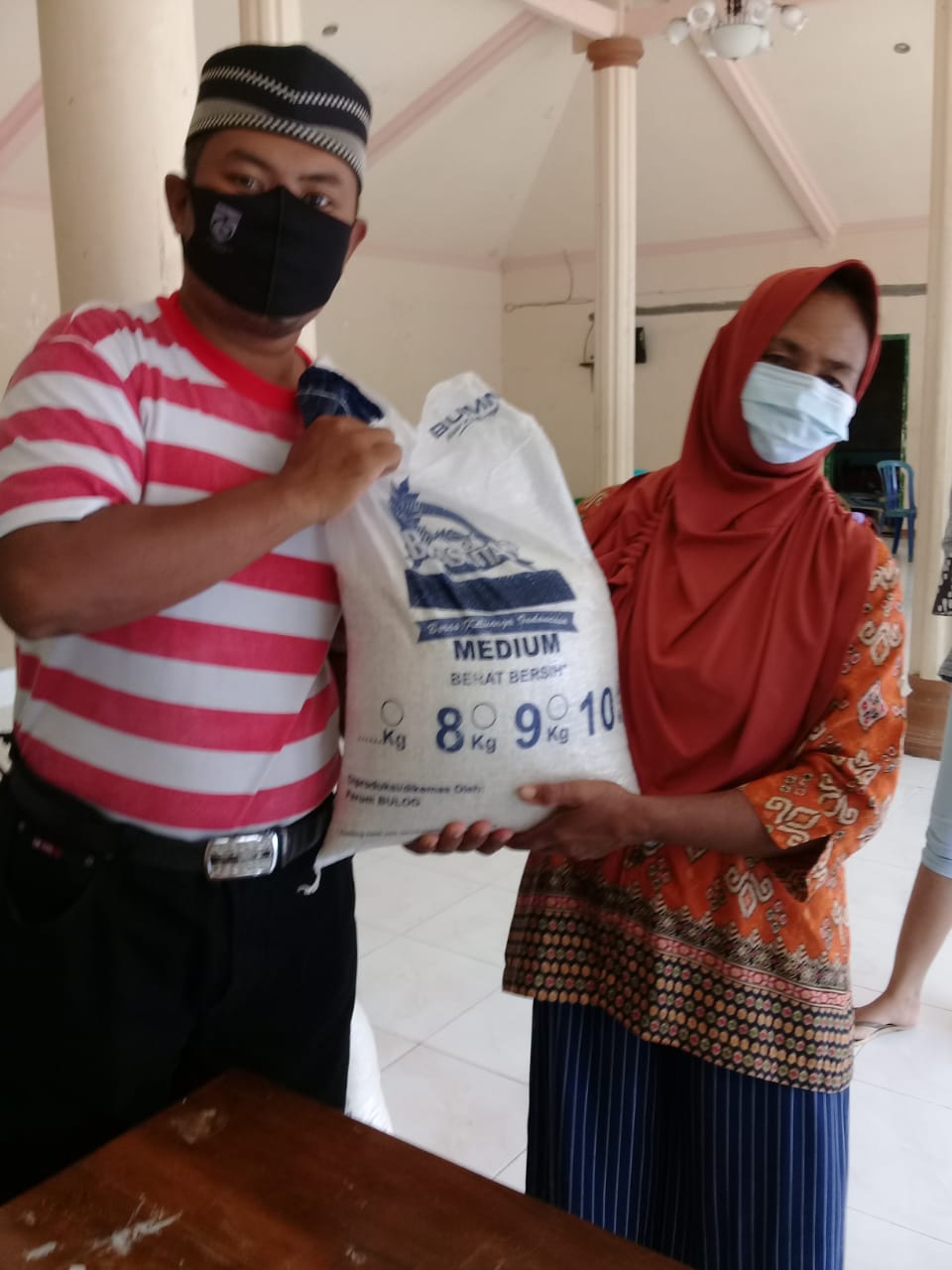 Penyaluran Beras Untuk Warga Terdampak PPKM