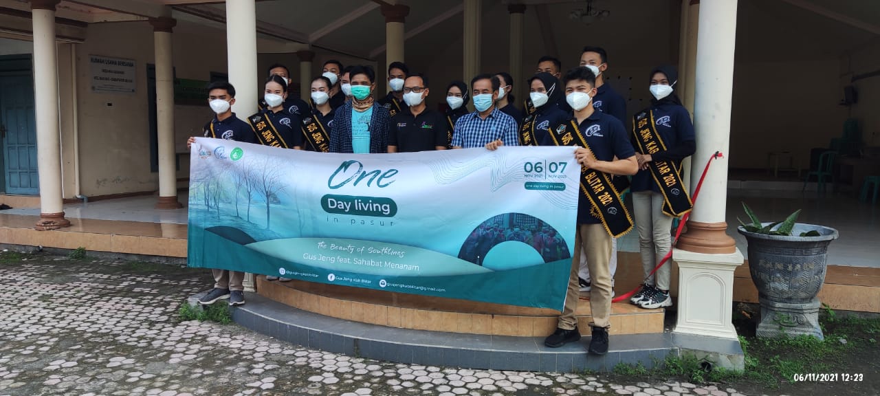 KUNJUNGAN GUS JENG KABUPATEN BLITAR TAHUN 2021 KE PANTAI PASUR DESA BULULAWANG KECAMATAN BAKUNG