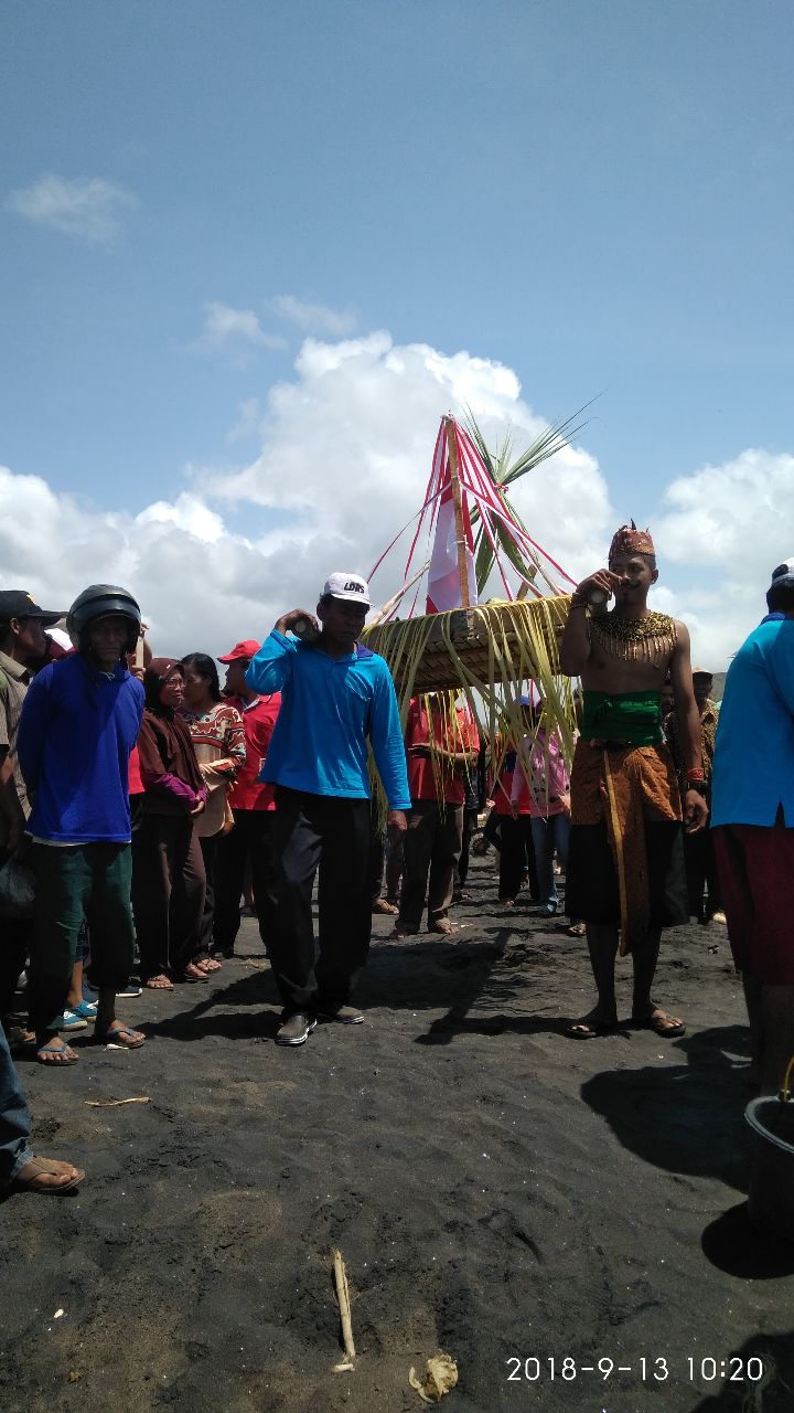 Kegiatan Adat Larung Sesaji 2018