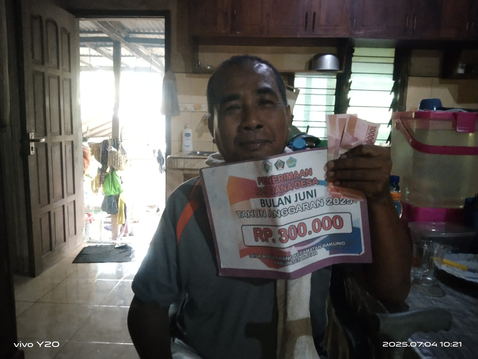 PENYALURAN BLT DD BULAN JUNI 2025 DESA BULULAWANG KECAMATAN BAKUNG KABUPATEN BLITAR