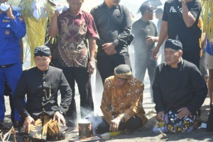 Peringatan 1 Suro 2026 di Pantai Pasur Bululawang Berlangsung Khidmat dan Penuh Makna