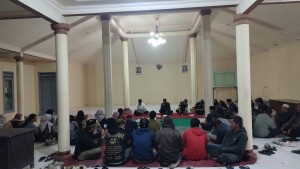 Khidmat Malam Tirakatan di Balai Desa Bululawang: Bersatu Wujudkan Blitar Maju