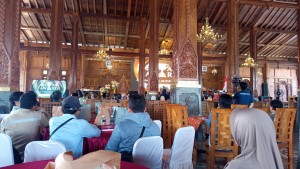 Plt. Kades Bululawang Peni Harsoni Hadiri  Penganugerahan Blitax Award 2026 di Srengat