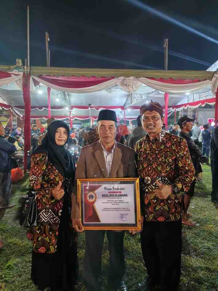 KERJA KERAS TERBAYAR, DESA BULULAWANG BOYONG PIAGAM LOMBA PEMERINTAH DESA