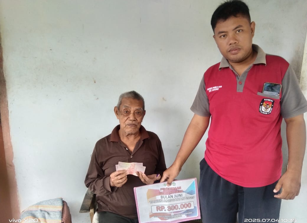 PENYALURAN BLT DD BULAN JUNI TAHUN 2025 DESA BULULAWANG KECAMATAN BAKUNG KABUPATEN BLITAR