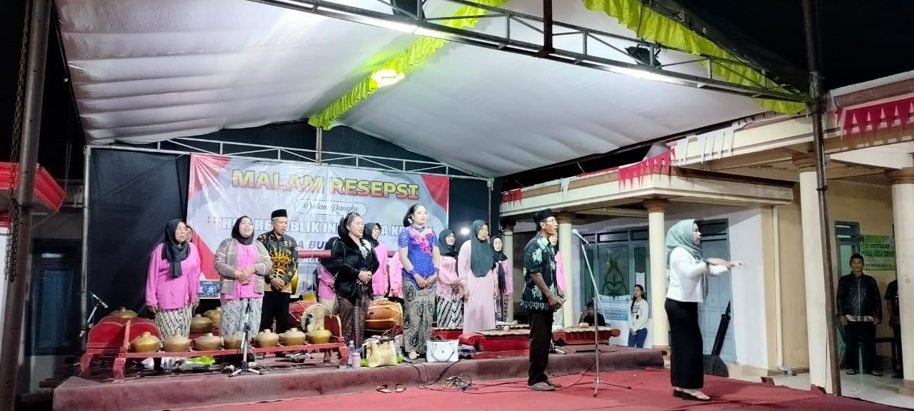 PUNCAK PERINGATAN HUT KE-80 RI DAN HARI JADI KE-701 BLITAR MERIAH DI DESA BULULAWANG