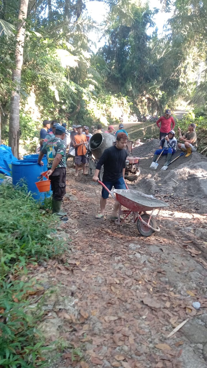 Warga Desa Bululawang Kompak Gotong Royong Bangun Joglo Makam di Brengis