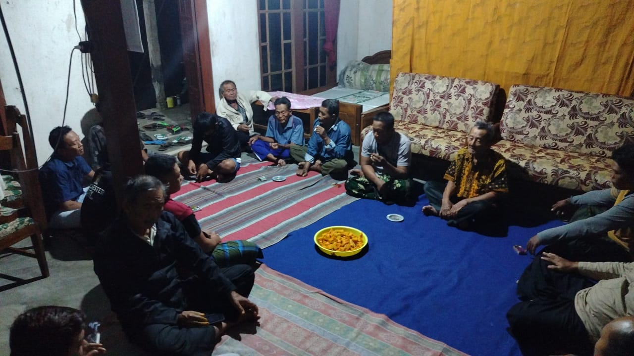 Musyawarah Warga RT 01 RW 02 Dusun Kedunggajul Bahas Pembagian Piket Poskamling