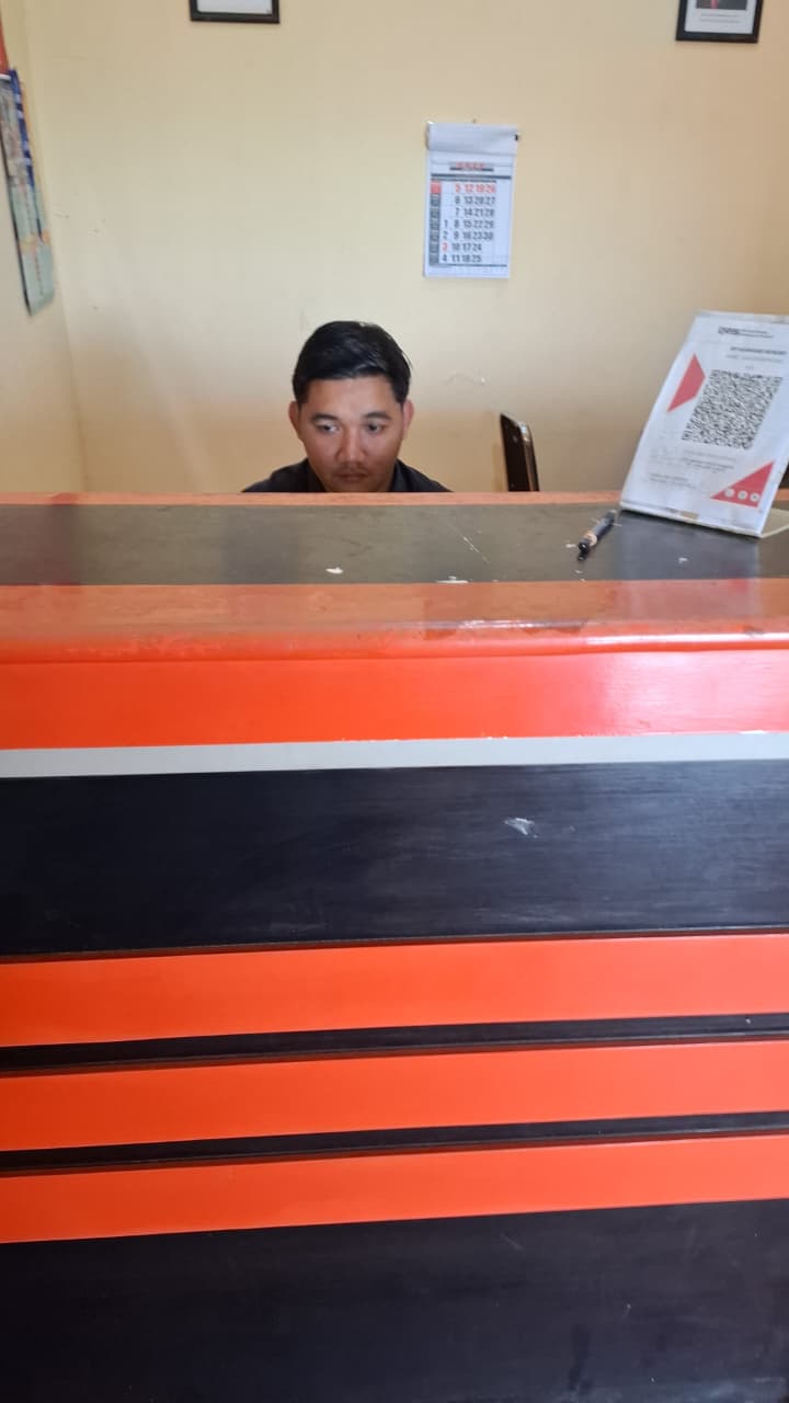 Bendahara Desa Bululawang Tunaikan Kewajiban Pajak di Kantor Pos Gawang