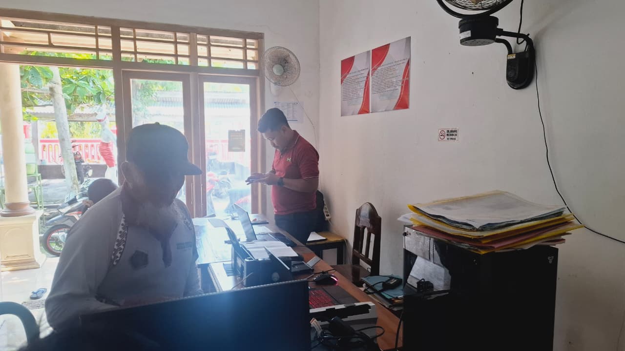 Kasi Pemerintahan Desa Bululawang Jalankan Tugas Pelayanan dengan Penuh Tanggung Jawab